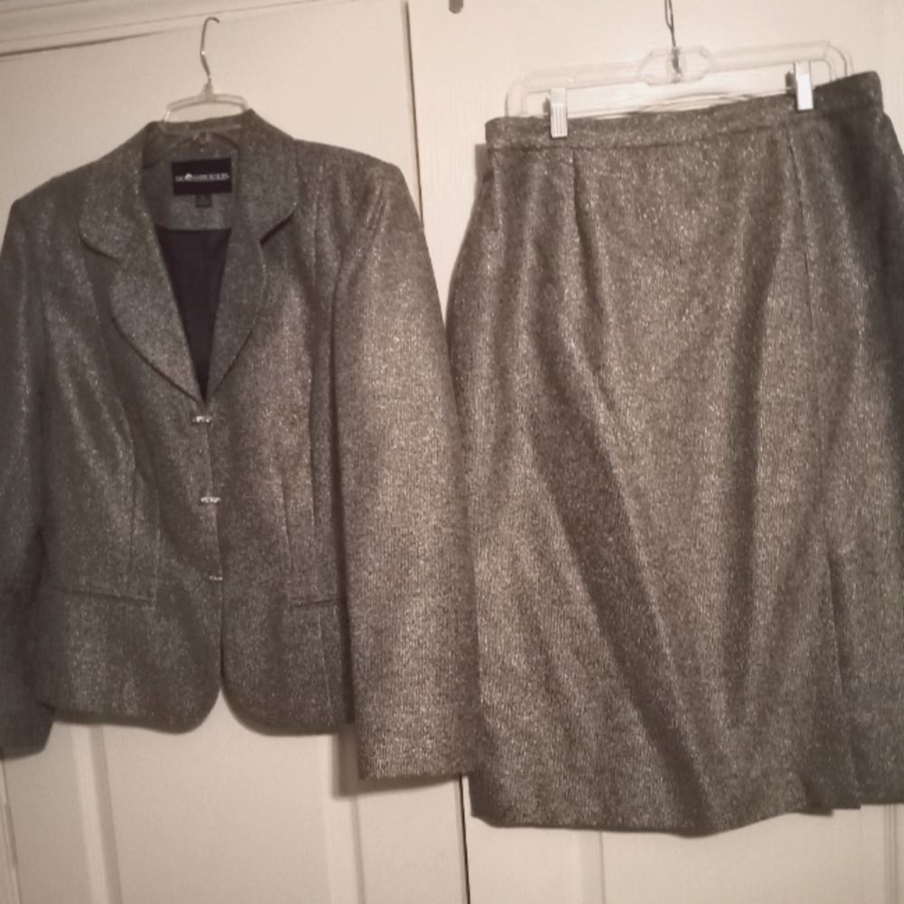 2 piece black/grey with silver accents